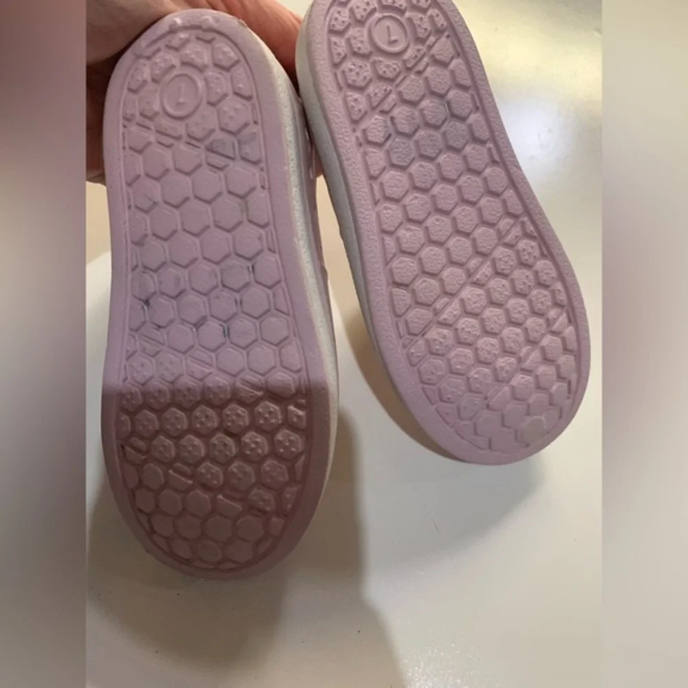 2 pairs Baby girl shoes.  Size 7‎ and newborn size